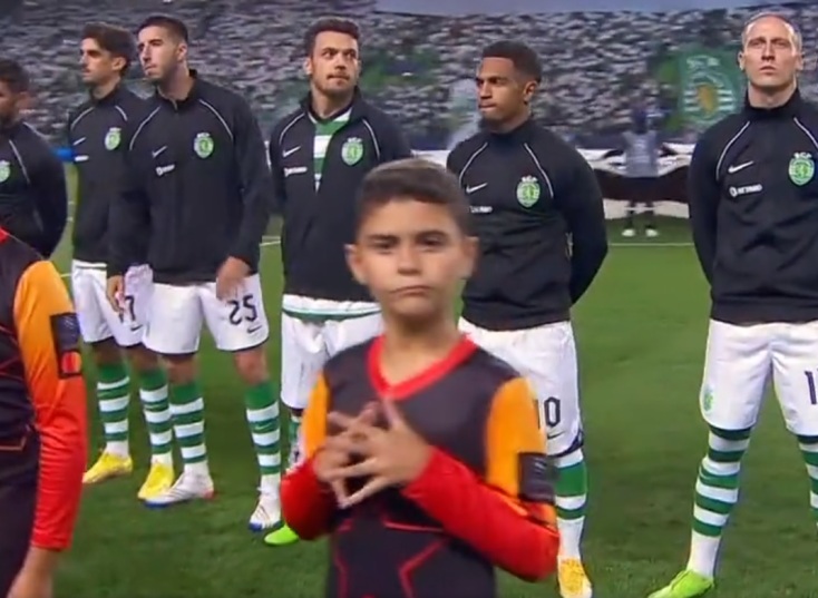 Μασκότ του Τσάμπιονς αντέγραψε με ξεκαρδιστικό τρόπο τον νέο πανηγυρισμό του Κριστιάνο Ρονάλντο -   Η ιστορία πίσω από την πόζα του CR7.