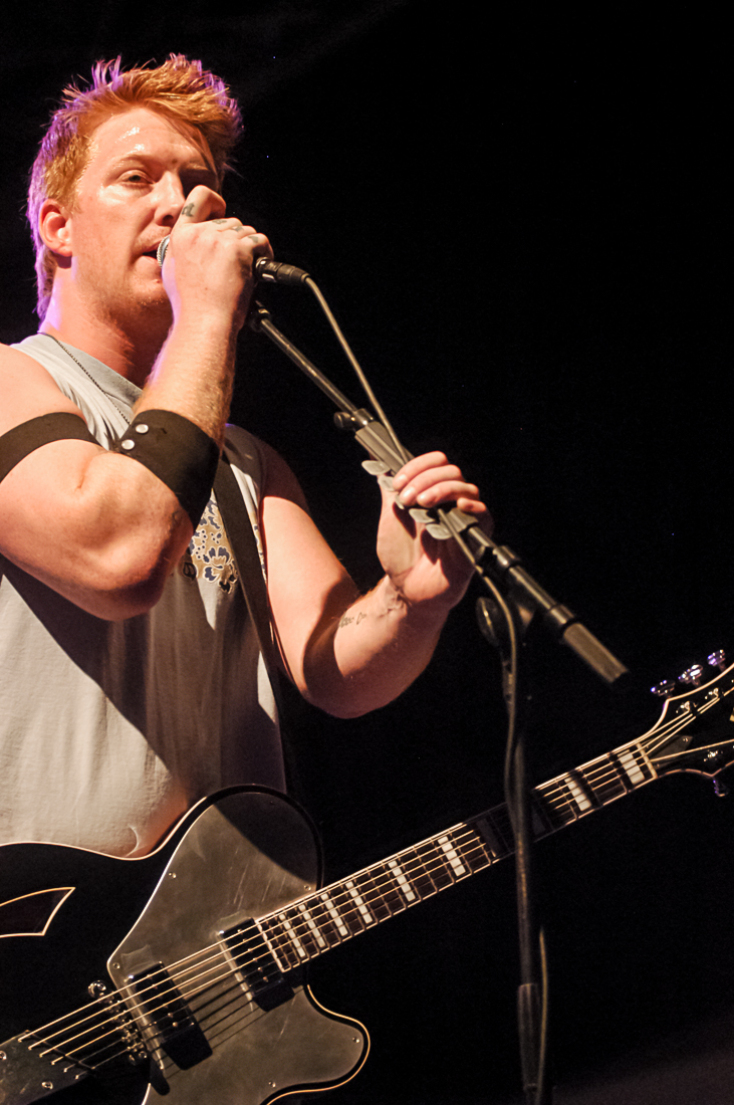 Η συναυλία των Queens Of The Stone Age στην Αθήνα, τον Ιούνιο του 2005, μέσα από σπάνιες εικόνες του Χρήστου Κισατζεκιάν