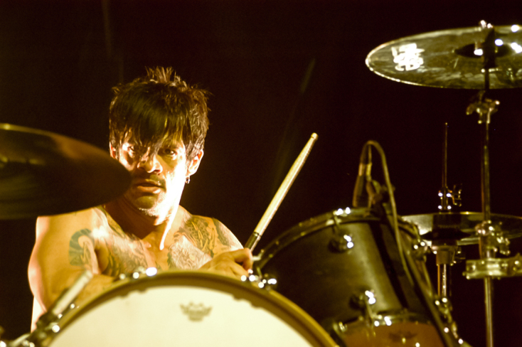 Η συναυλία των Queens Of The Stone Age στην Αθήνα, τον Ιούνιο του 2005, μέσα από σπάνιες εικόνες του Χρήστου Κισατζεκιάν