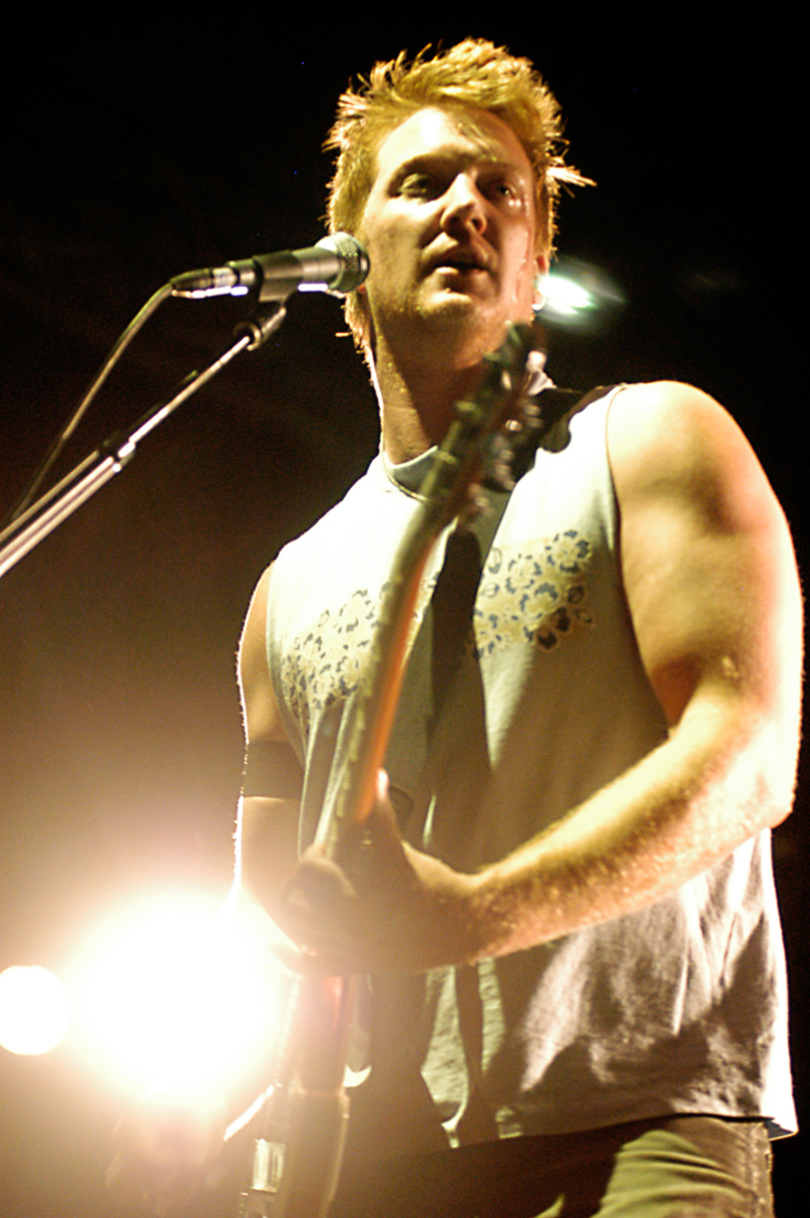 Η συναυλία των Queens Of The Stone Age στην Αθήνα, τον Ιούνιο του 2005, μέσα από σπάνιες εικόνες του Χρήστου Κισατζεκιάν