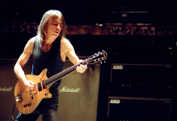 Ο τραγουδιστής των AC/DC, Brian Johnson, κυκλοφορεί την αυτοβιογραφία του «The Lives Of Brian» - Ο Χρήστος Κισατζεκιάν θυμάται την ιστορική συναυλία στο γήπεδο Wembley το 2000