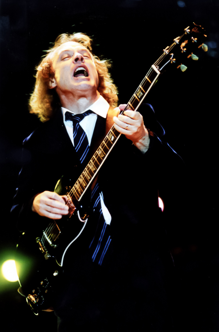 Ο τραγουδιστής των AC/DC, Brian Johnson, κυκλοφορεί την αυτοβιογραφία του «The Lives Of Brian» - Ο Χρήστος Κισατζεκιάν θυμάται την ιστορική συναυλία στο γήπεδο Wembley το 2000