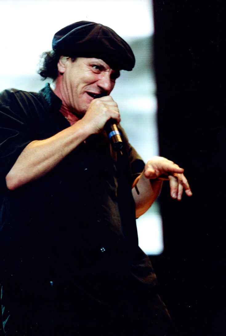 Ο τραγουδιστής των AC/DC, Brian Johnson, κυκλοφορεί την αυτοβιογραφία του «The Lives Of Brian» - Ο Χρήστος Κισατζεκιάν θυμάται την ιστορική συναυλία στο γήπεδο Wembley το 2000