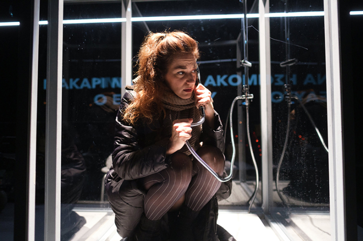 «Πόσο κοστίζει να ζεις;» της Μαρτίνα Μάγιοκ στο Θέατρο Πόρτα σε σκηνοθεσία Θωμά Μοσχόπουλου