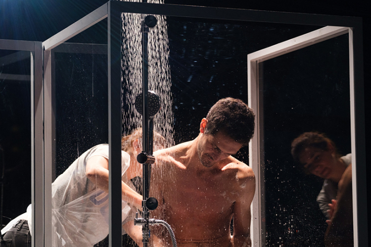 «Πόσο κοστίζει να ζεις;» της Μαρτίνα Μάγιοκ στο Θέατρο Πόρτα σε σκηνοθεσία Θωμά Μοσχόπουλου