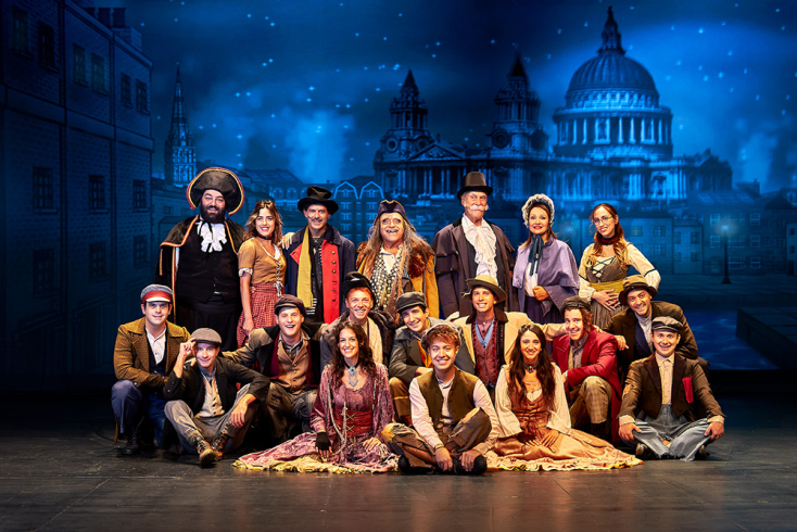 Ο θίασος του «Όλιβερ Τουίστ».