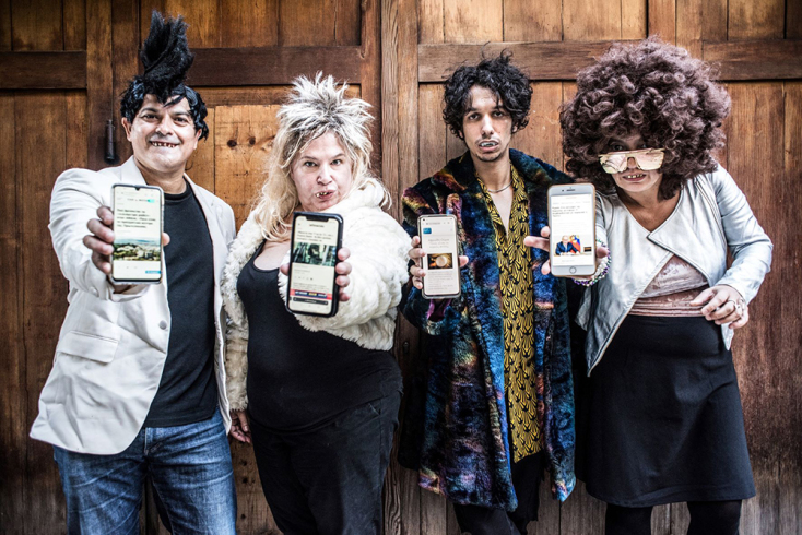 Το καστ από την παράσταση «Τα νέα μου είναι σαρωτικά». 