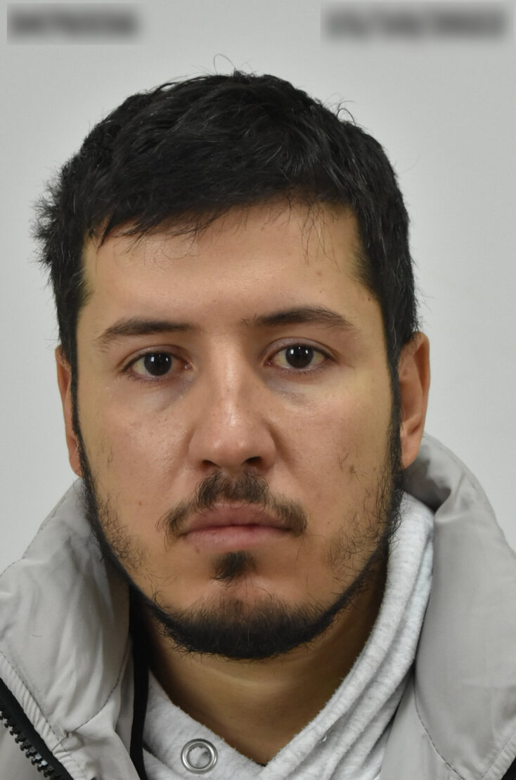 Βιασμός 12χρονης στον Κολωνό: Στη δημοσιότητα δόθηκαν από την ελληνική αστυνομία τα στοιχεία και οι φωτογραφίες των τριών προφυλακιστέων.