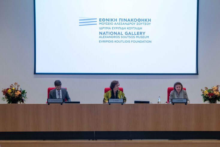 Η υπουργός Πολιτισμού Λίνα Μενδώνη και ο υφυπουργός, αρμόδιος για θέματα Σύγχρονου Πολιτισμού, Νικόλας Γιατρομανωλάκης με την διευθύντρια της ΕΠΜΑΣ Συραγώ Τσιάρα