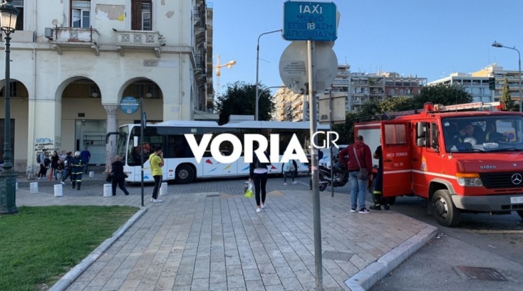 34χρονη γυναίκα παρασύρθηκε και βρέθηκε κάτω από τις ρόδες λεωφορείου του ΟΑΣΘ στο κέντρο της Θεσσαλονίκης - Τραυματίστηκε στα άκρα το θύμα του τροχαίου.
