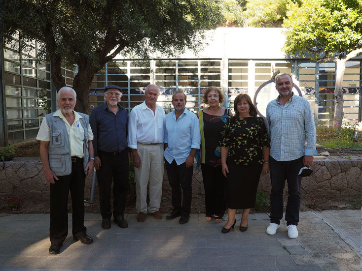 Η πρόεδρος της ΠΕΛ με τους Χ. Σαββάκη, Μ. Μελισσουργάκη, Ν. Τσαγκαράκη, Η. Παπακωνσταντίνου και Β. Φλώρο εκ των μελών του Σ.Δ και τον πρώην πρόεδρο της ΠΕΛ, Τ. Λέρτα.