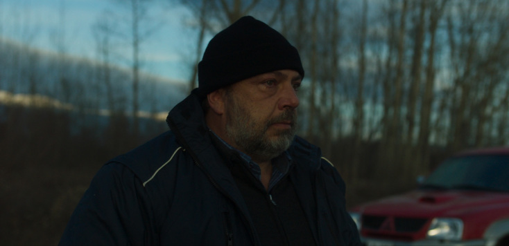 Πίσω από τις θημωνιές