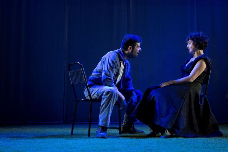 «Η Στέλλα με τα κόκκινα γάντια» στο Θέατρο Τέχνης Κάρολος Κουν