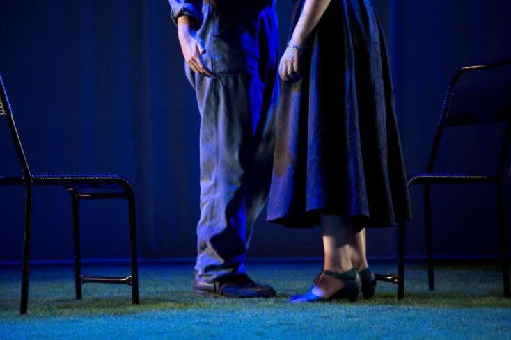 «Η Στέλλα με τα κόκκινα γάντια» στο Θέατρο Τέχνης Κάρολος Κουν