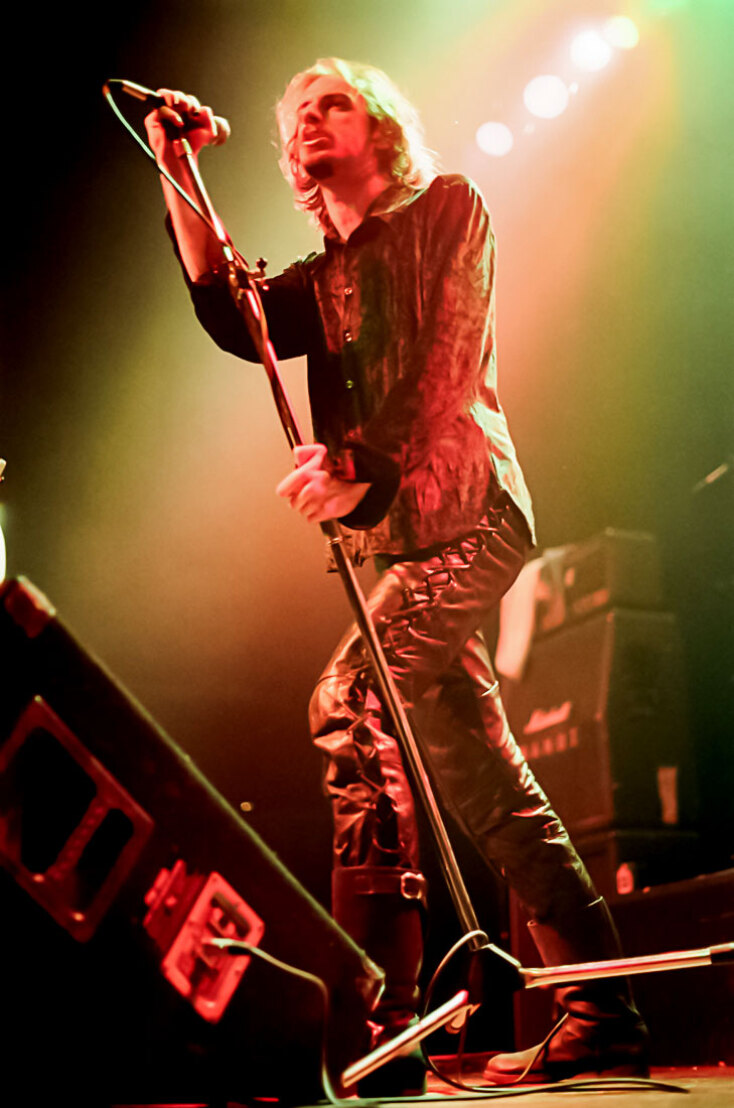 Nightfall: Η πρώτη συναυλία ελληνικής metal μπάντας με support ξένο συγκρότημα, το 1998, στην Αθήνα, στο Ρόδον Club, μέσα από σπάνιες φωτογραφίες του Χρήστου Κισατζεκιάν