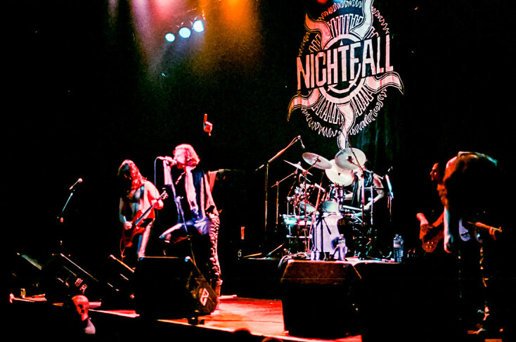 Nightfall: Η πρώτη συναυλία ελληνικής metal μπάντας με support ξένο συγκρότημα, το 1998, στην Αθήνα, στο Ρόδον Club, μέσα από σπάνιες φωτογραφίες του Χρήστου Κισατζεκιάν