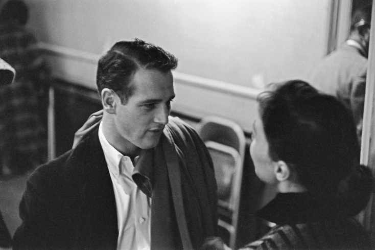 Τι αποκαλύπτει για τον Πολ Νιούμαν η νέα βιογραφία «Paul Newman: The Extraordinary Life of an Ordinary Man»: Οι αποφάσεις του σταρ του Χόλιγουντ, ο έρωτάς του με την Joanne Woodward, η φιλανθρωπική του δράση.