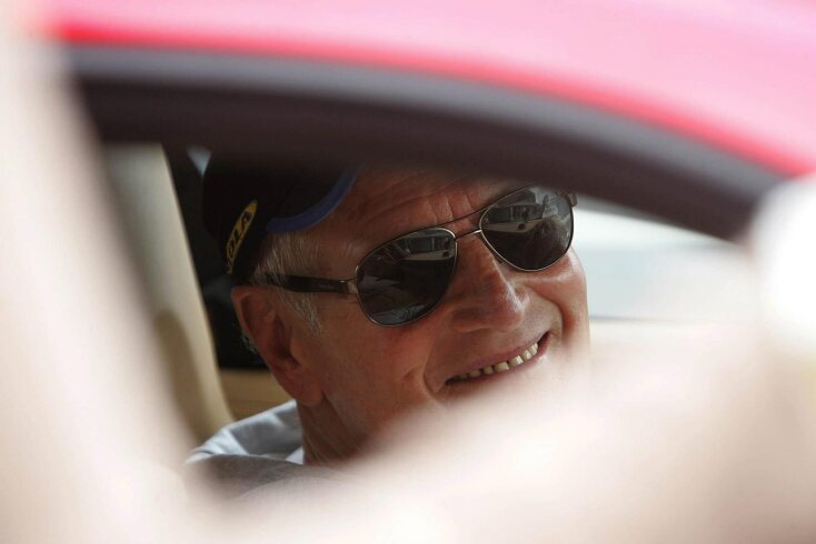 Τι αποκαλύπτει για τον Πολ Νιούμαν η νέα βιογραφία «Paul Newman: The Extraordinary Life of an Ordinary Man»: Οι αποφάσεις του σταρ του Χόλιγουντ, ο έρωτάς του με την Joanne Woodward, η φιλανθρωπική του δράση.