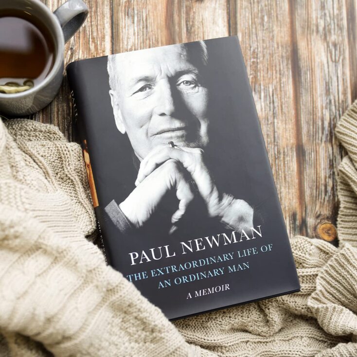 Τι αποκαλύπτει για τον Πολ Νιούμαν η νέα βιογραφία «Paul Newman: The Extraordinary Life of an Ordinary Man»: Οι αποφάσεις του σταρ του Χόλιγουντ, ο έρωτάς του με την Joanne Woodward, η φιλανθρωπική του δράση.