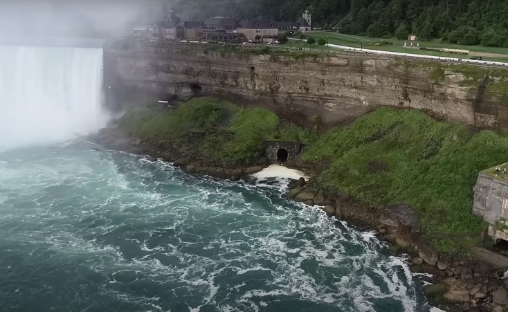 Οι καταρράκτες του Νιαγάρα αποκαλύπτουν μια αθέατη πτυχή τους - Ένα τούνελ μήκους 670 μέτρων, θαμμένο βαθιά κάτω από το νερό. 
