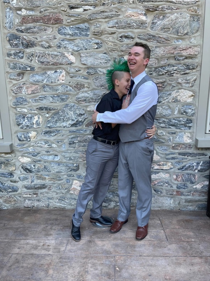 Γνωρίστηκαν ως άνδρας και γυναίκα, αλλά δεν άφησαν τη φυλομετάβαση να επηρεάσει τη σχέση τους - Του έκανε πρόταση γάμου λίγες εβδομάδες μετά το coming out.