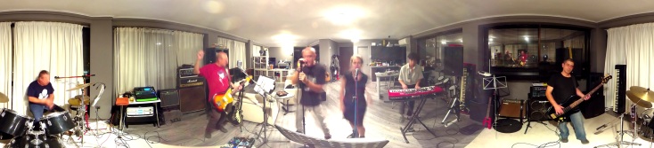 Ο Γιώργος Φλωράκης γράφει για το ιστορικό γκρουπ της Αθήνας, Yeah! με αφορμή τα νέα τραγούδια και το live τους στο Fuzz, το Σάββατο 12 Νοεμβρίου