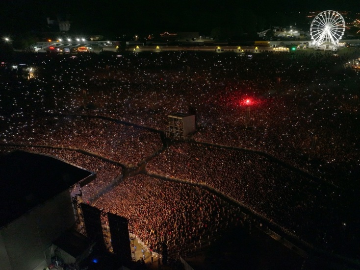 Liam Gallagher - Knebworth 22: Το ντοκιμαντέρ για τις δύο sold out συναυλίες του Liam Gallagher μπροστά σε 170.000 θεατές, το φετινό καλοκαίρι, 26 χρόνια μετά τις ιστορικές εμφανίσεις με τους Oasis. 