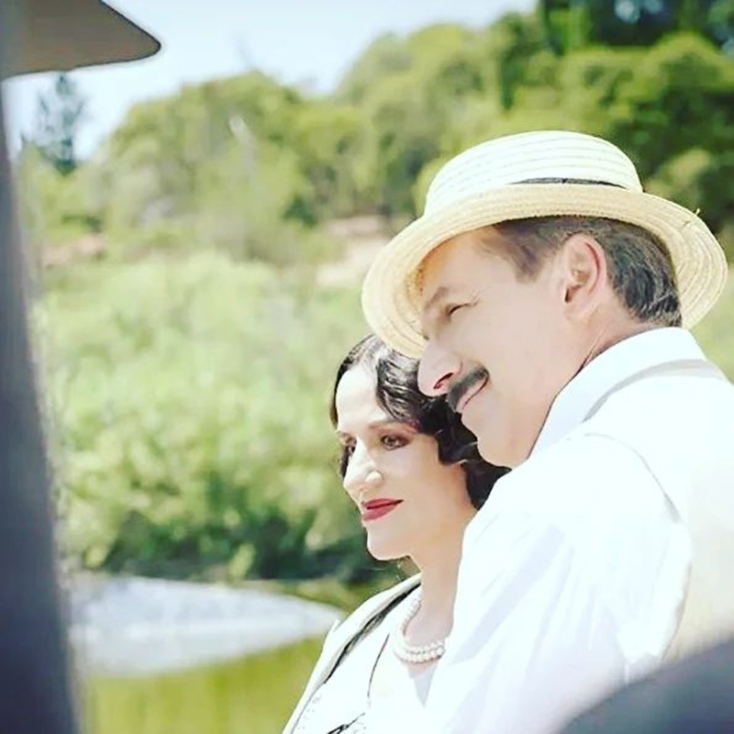 Η Καρυοφυλλιά Καραμπέτη και ο Άρης Λεμπεσόπουλος ερμηνεύουν την Κυβέλη και τον Γεώργιο Παπανδρέου στη σειρά «Φλόγα και άνεμος»