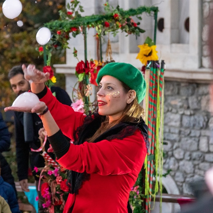 Μαγεία Χριστουγέννων στη Βαμβακού Λακωνίας: Ο Νίκος Πορτοκάλογλου θα βρεθεί στην πλατεία του χωριού για μια μουσική παράσταση με τίτλο, «Ένα φως αναμμένο».