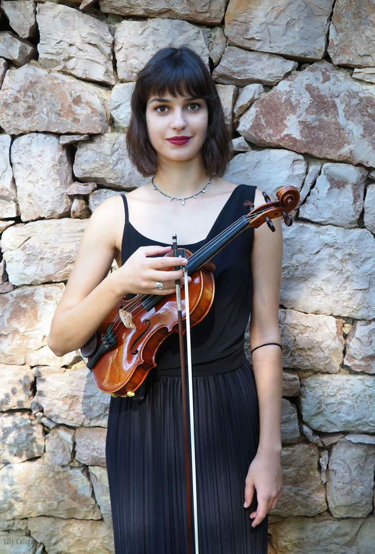 Η Ελένη Παπαδοπούλου.