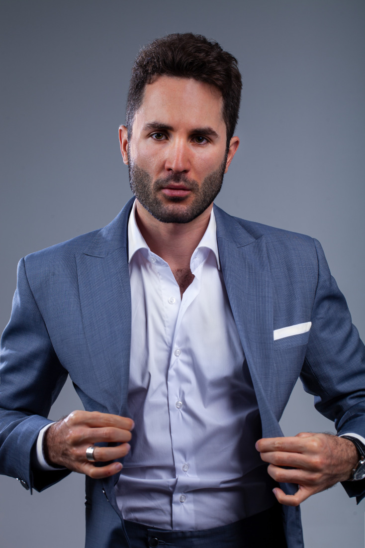 άνδρας με κοστούμι