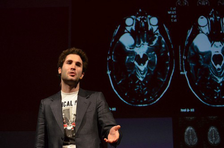 άνδρας που μιλάει 