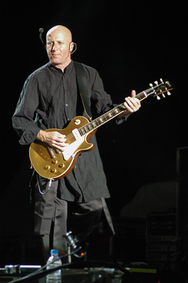 Η συναυλία του Peter Gabriel στην Αθήνα, τον Ιούνιο του 2004, στο Rockwave Festival, μέσα από σπάνιες φωτογραφίες του Χρήστου Κισατζεκιάν.