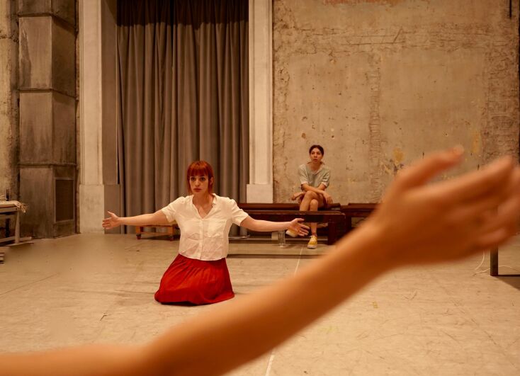 Επιστρέφει στο Θέατρο Σφενδόνη η μη τυπική σύνθεση της τραγωδίας του Σοφοκλή, «Αντιγόνη», σε σκηνοθεσία Χάρη Φραγκούλη - Πληροφορίες και trailer της παράστασης.