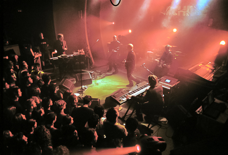 Η πρώτη συναυλία των Archive στην Ελλάδα, τον Νοέμβριο του 2002, στην Αθήνα, μέσα από σπάνιες φωτογραφίες του Χρήστου Κισατζεκιάν.