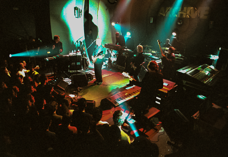 Η πρώτη συναυλία των Archive στην Ελλάδα, τον Νοέμβριο του 2002, στην Αθήνα, μέσα από σπάνιες φωτογραφίες του Χρήστου Κισατζεκιάν.