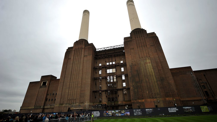 Η πρόσοψη του σταθμού ηλεκτροπαραγωγής Battersea Power Station πριν ξεκινήσουν τα έργα ανάπλασης