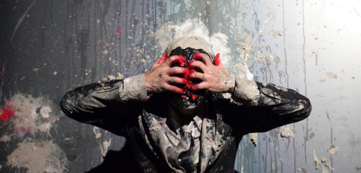 Στιγμιότυπο από περφόρμανς του Ολιβιέ ντε Σαγκαζάν