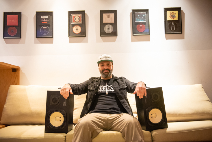 Επίσκεψη στο Lizard Sound Studio: Ο παραγωγός, μηχανικός ήχου, front of house ηχολήπτης, Δημήτρης Καρπούζας, μιλά για τη διαδικασία ηχογράφησης, την παραγωγή και την ολοκλήρωση ενός άλμπουμ.