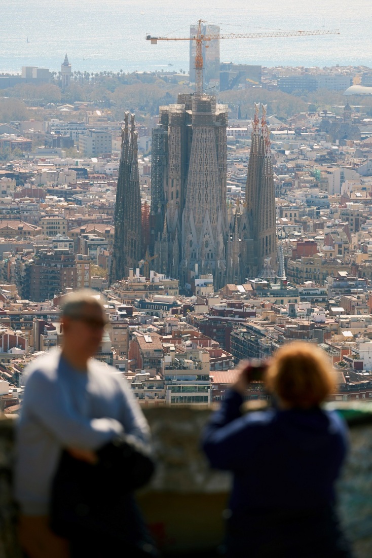Ολοκληρώνεται η κατασκευή της Σαγράδα Φαμίλια, ένα από τα πιο εμβληματικά μνημεία της Βαρκελώνης - Η ανέγερση της ημιτελούς εκκλησίας ξεκίνησε 140 χρόνια πριν.