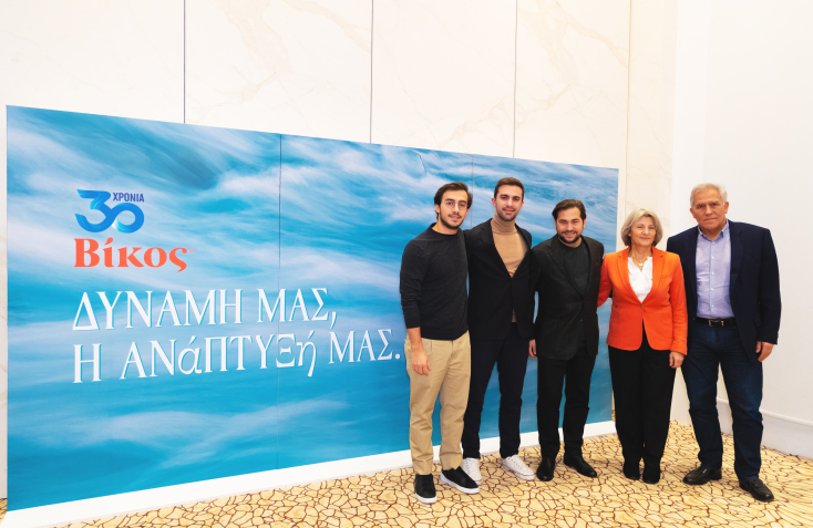 Από δεξιά Πέτρος Σεπετάς, Ελένη Θεοχάρη, Κωνσταντίνος Σεπετάς, Ρηγίνος Σεπετάς και Παύλος Σεπετάς