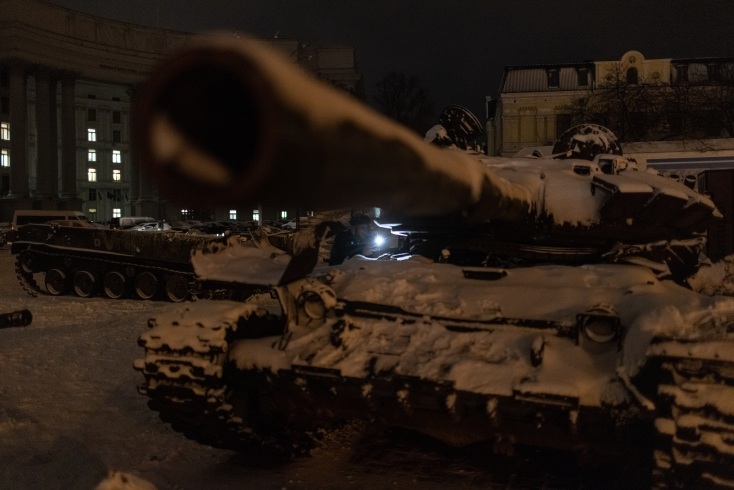 Νήπιο ανασύρθηκε νεκρό από τα χαλάσματα κτιρίου, που δέχτηκε ρωσικό χτύπημα στην πόλη Κριβί Ριχ, σύμφωνα με ουκρανό αξιωματούχο – Μπαράζ επιθέσεων στο Κίεβο.