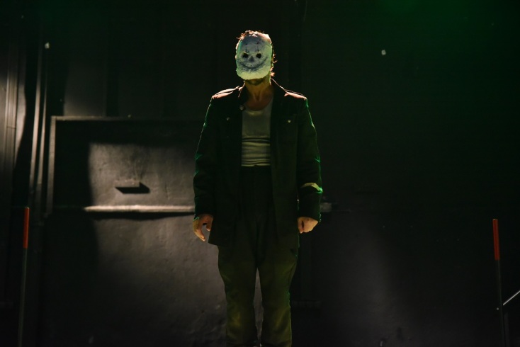 Η θεατρική παράσταση «Βόυτσεκ» του Γκέοργκ Μπύχνερ, σε διασκευή και σκηνοθεσία του Σταύρου Σ. Τσακίρη, στο Θέατρο «Πόλις».