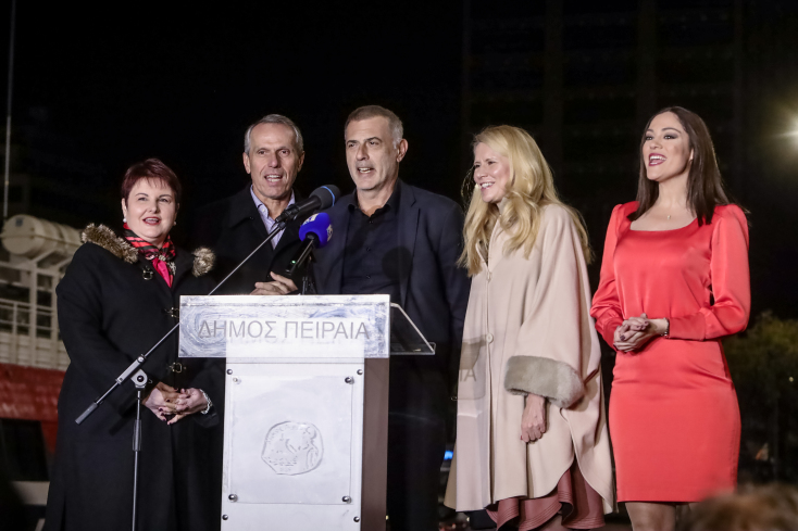 Φωταγώγηση του Πύργου Πειραιά 