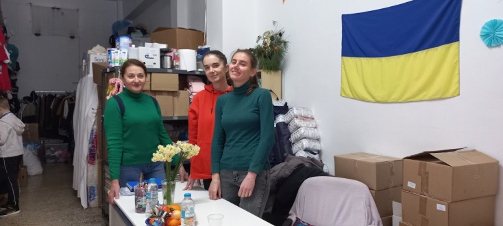 Ρεπορτάζ: Το κέντρο βοήθειας Ουκρανών προσφύγων Οπόρα, στην οδό Φερών 8, στην Αθήνα, όπου συγκεντρώνονται προϊόντα, προκειμένου να τα δώσουν σε όσους έχουν ανάγκη.