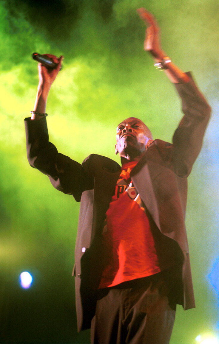 Η συναυλία των Faithless στην Αθήνα, τον Ιούνιο του 2002, στο Electron Festival, στην Τεχνόπολη, μέσα από σπάνιες φωτογραφίες του Χρήστου Κισατζεκιάν.