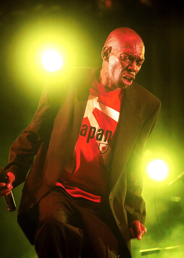 Η συναυλία των Faithless στην Αθήνα, τον Ιούνιο του 2002, στο Electron Festival, στην Τεχνόπολη, μέσα από σπάνιες φωτογραφίες του Χρήστου Κισατζεκιάν.