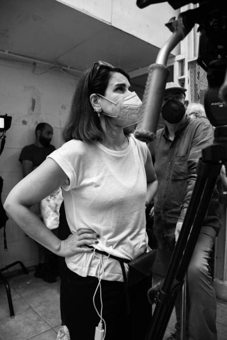 Η ενδυματολόγος και σκηνογράφος Εύα Νάθενα στα γυρίσματα της ταινίας "Αντιγόνη" στις Φυλακές του Αυλώνα