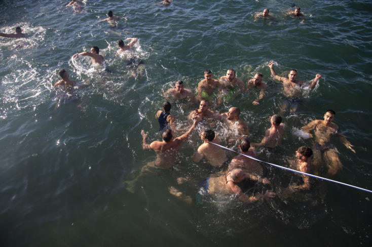 Η κατάδυση του Σταυρού στο λιμάνι της Θεσσαλονίκης