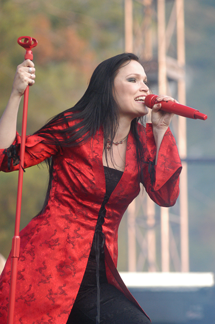 Η πρώτη συναυλία των Nightwish στην Ελλάδα, τον Ιούνιο του 2004, μέσα από σπάνιες φωτογραφίες του Χρήστου Κισατζεκιάν και η επιστροφή τους στην Αθήνα, στο φεστιβάλ Release Athens 2023.